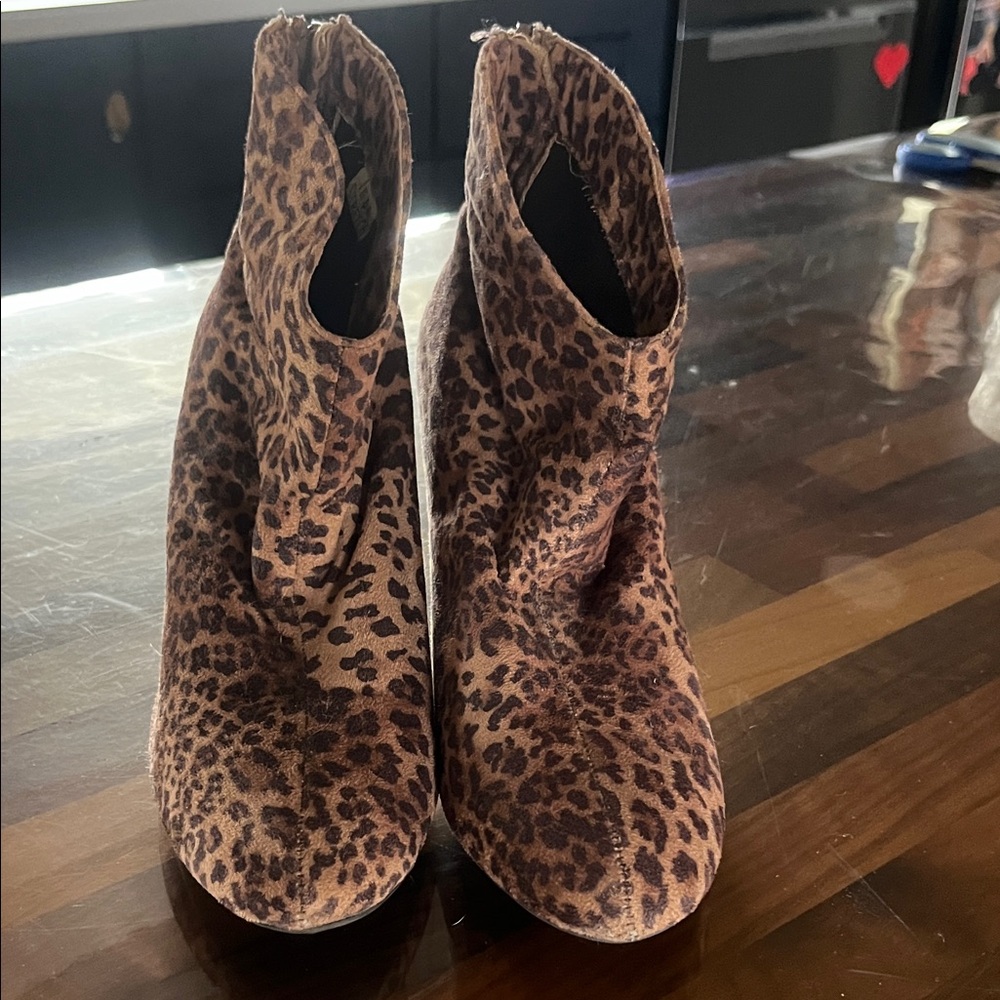 VINTAGE IMPO STRETCH Leopard Print Ankle Boots !!